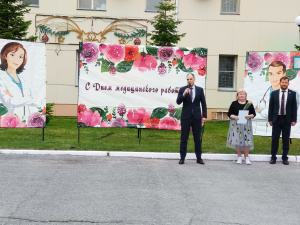 Главный врач больницы поздравила коллектив
